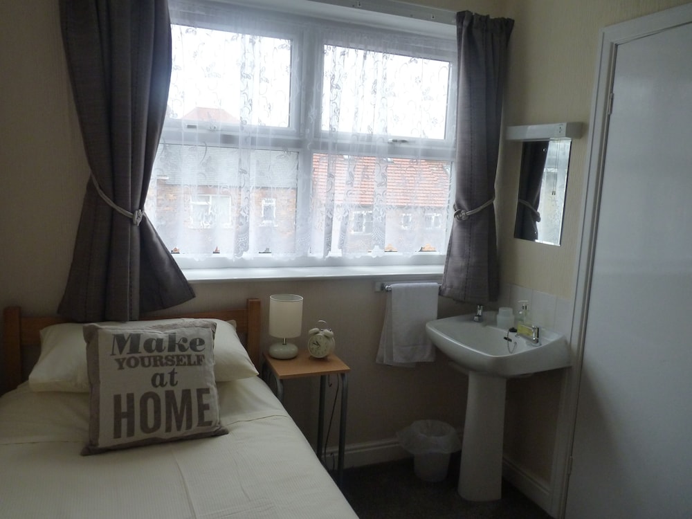 Single Room, Ensuite photo 3