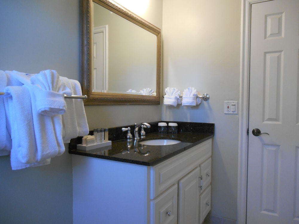 Standard Room, 2 Queen Beds photo 2
