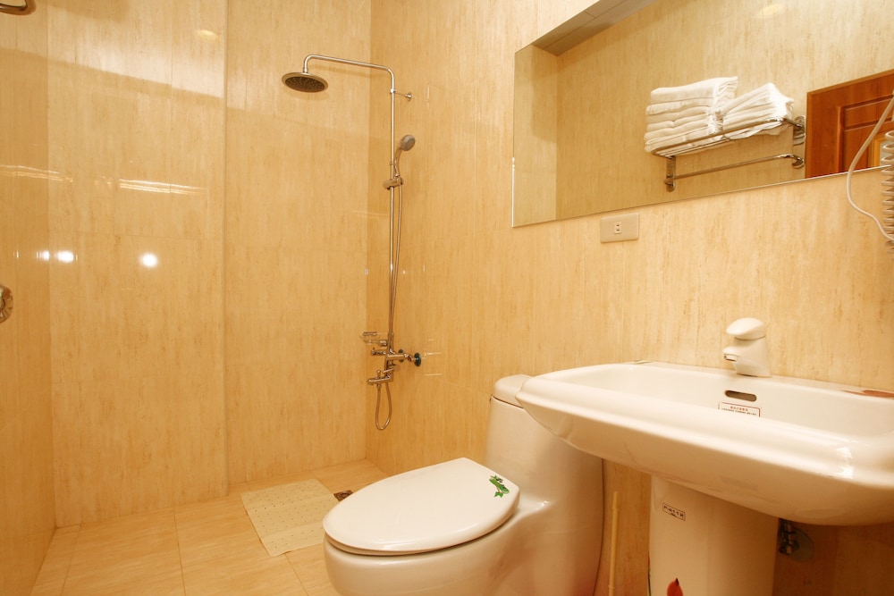 Family Studio Suite, Multiple Beds, Balcony, Mountain View photo 2