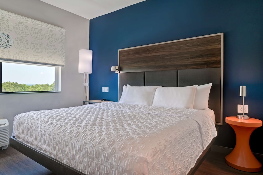 Room, 1 King Bed - Photo 2
