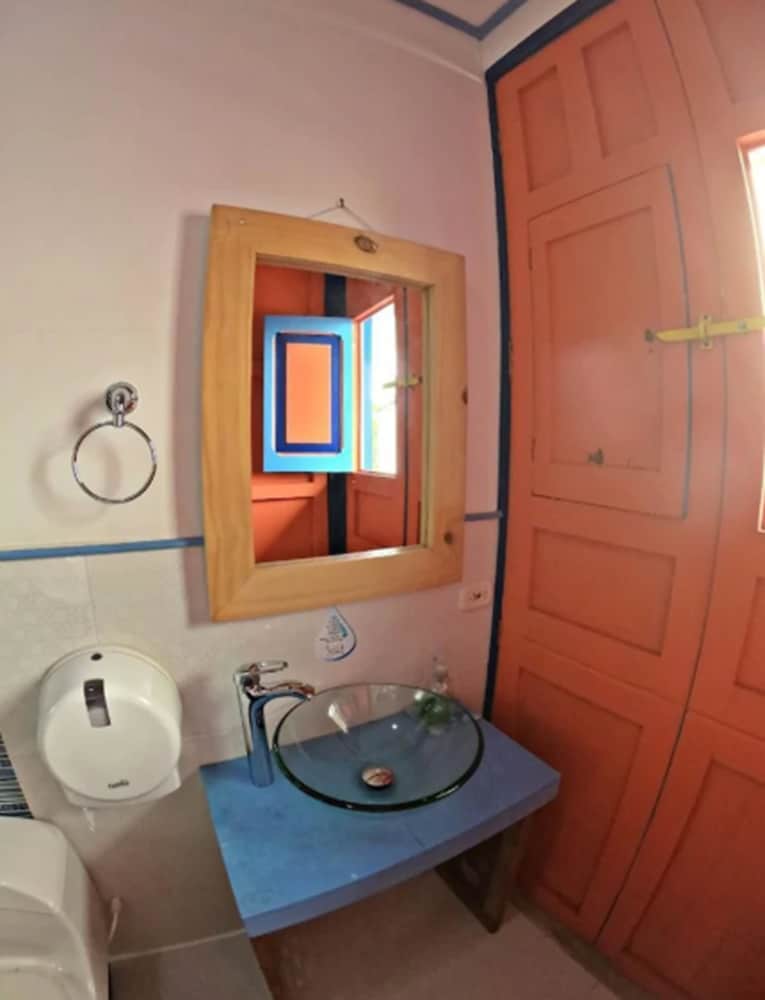 Economy Shared Dormitory, Multiple Beds (Mixed Dorm) photo 3