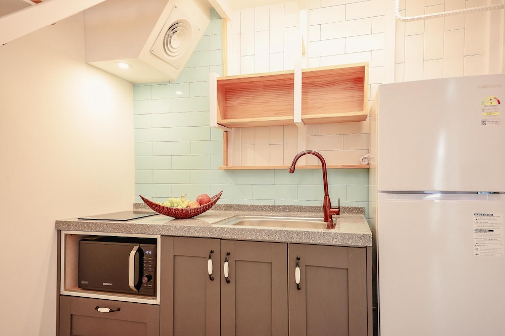 Basic Room, 1 Bedroom (F103) - Photo 7