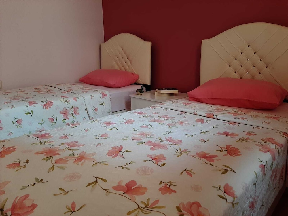 Grand Room, 2 Bedrooms photo 2
