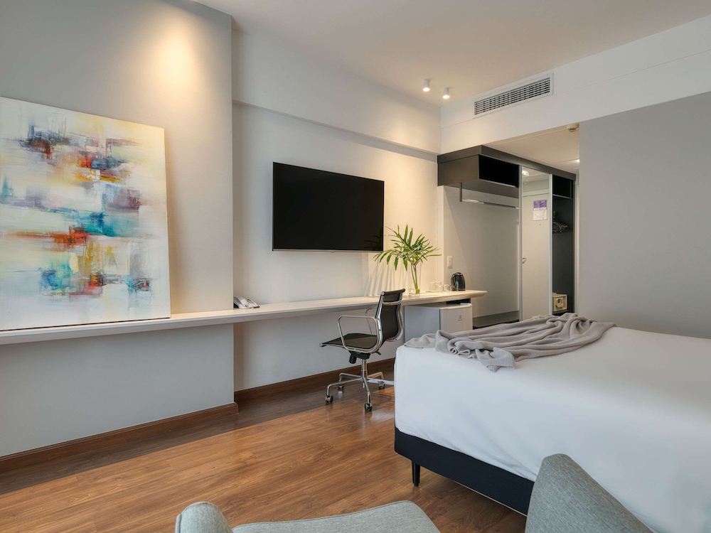Standard Room, Multiple Beds - Photo 5
