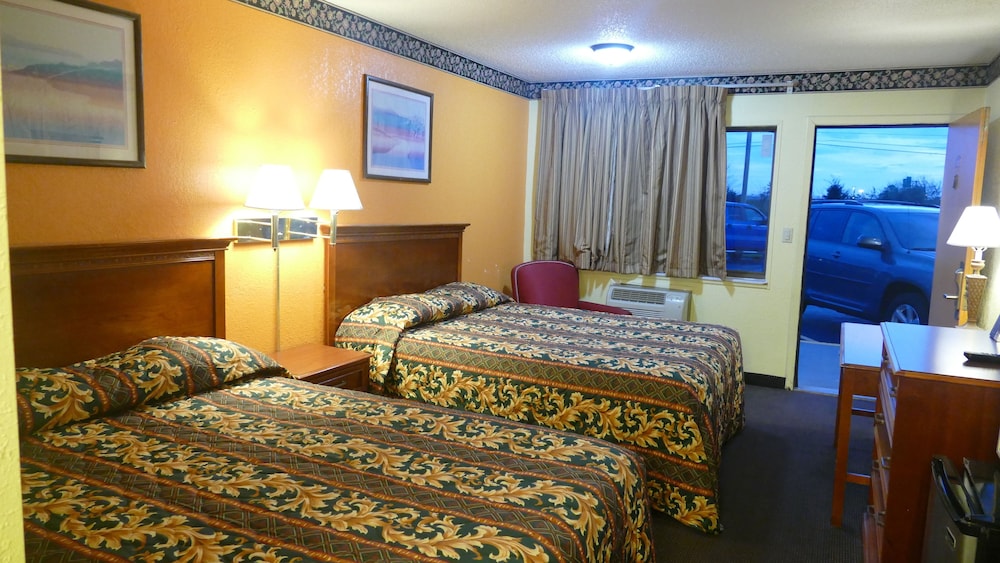 Standard Room, 2 Queen Beds, Non Smoking photo 2