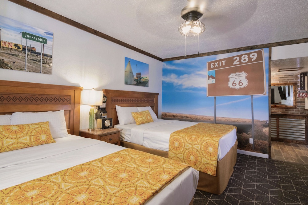 Economy Double Room, 2 Queen Beds, Annex Building photo 2