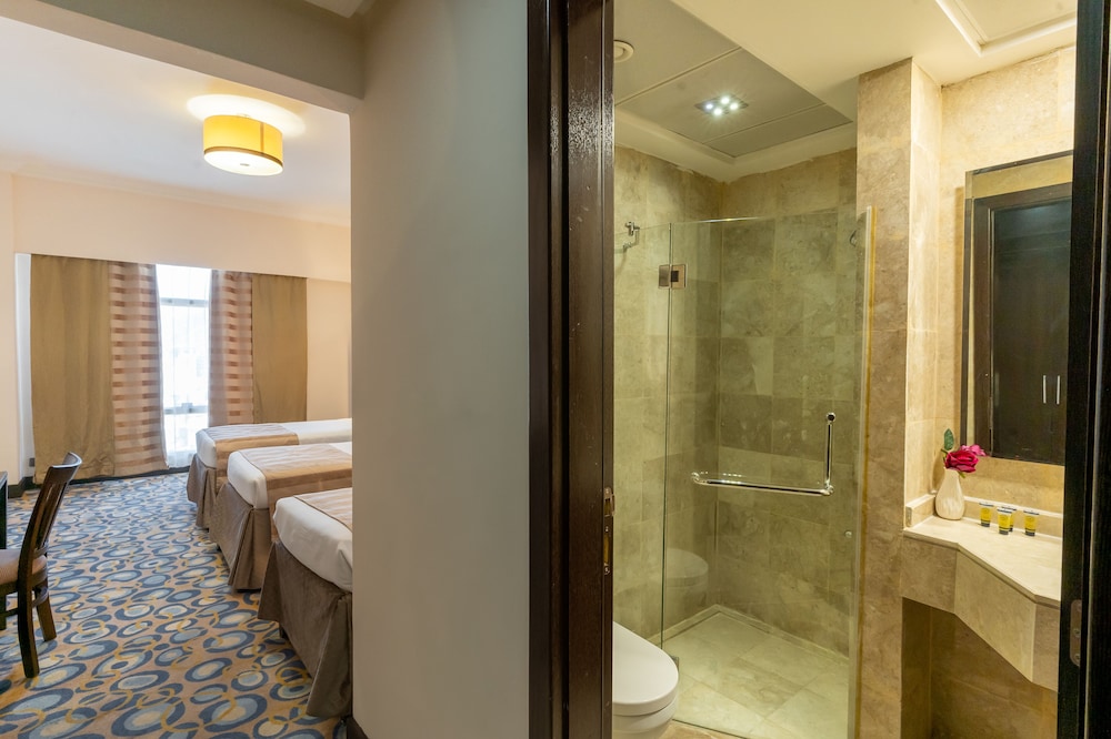 Deluxe Quadruple Room - Photo 3