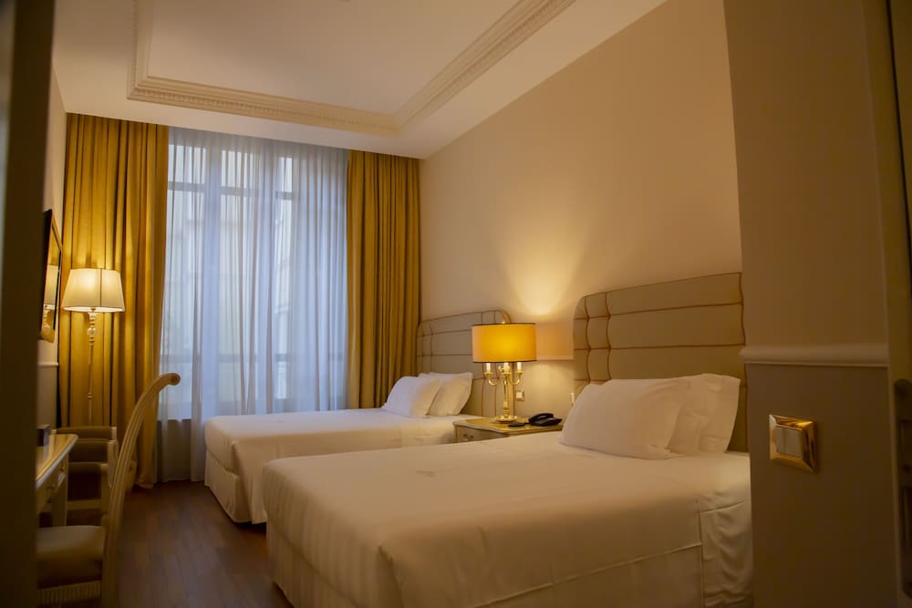 Junior Suite, 2 Queen Beds - Photo 1