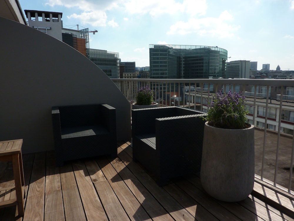 Club Room, Terrace
