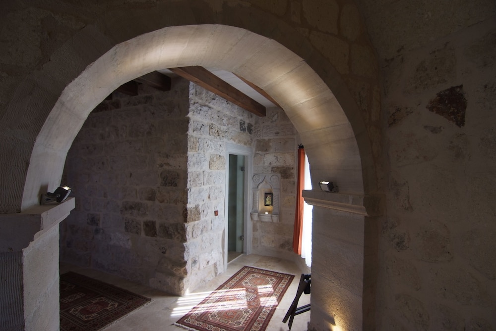 Grand Room, Non Smoking, Mountain View - Photo 5