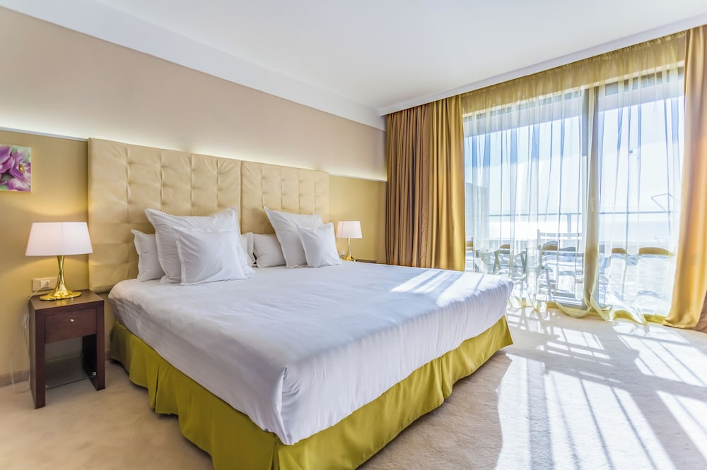 Deluxe Room, Sea View (2 Adults + 1 Child)