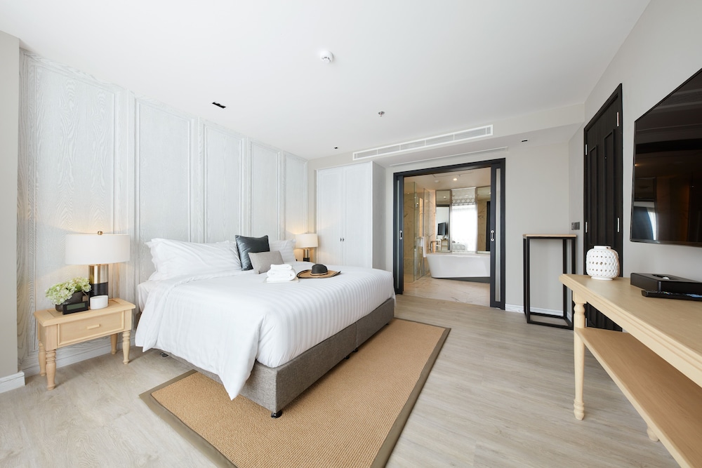 One Bedroom Suite - Photo 1