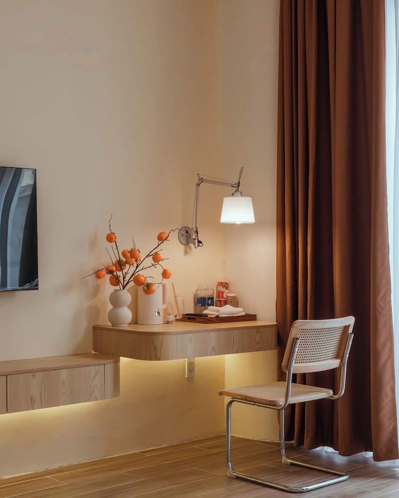 City Room photo 3