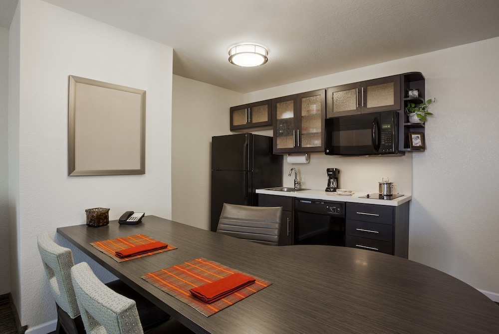 Suite, 1 Bedroom - Photo 1