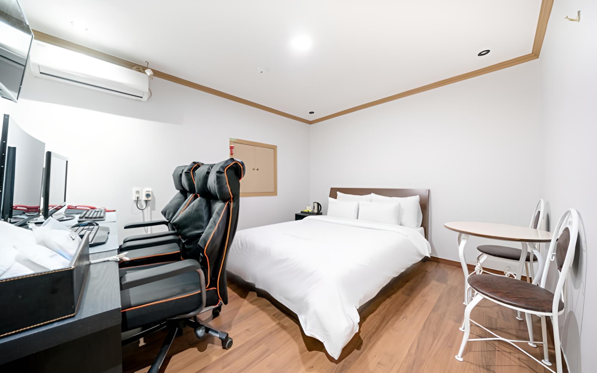 Room (Couple PC (Free OTT available)) photo 2