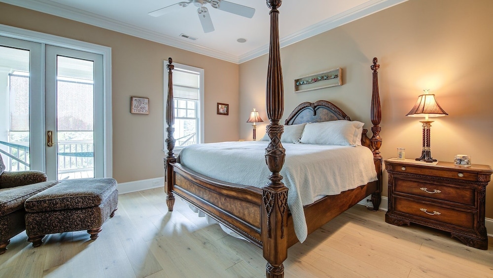 House, 6 Bedrooms photo 2