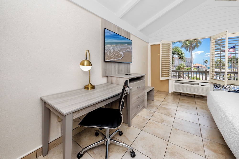 Standard Room, 1 King Bed, Balcony, Harbor View