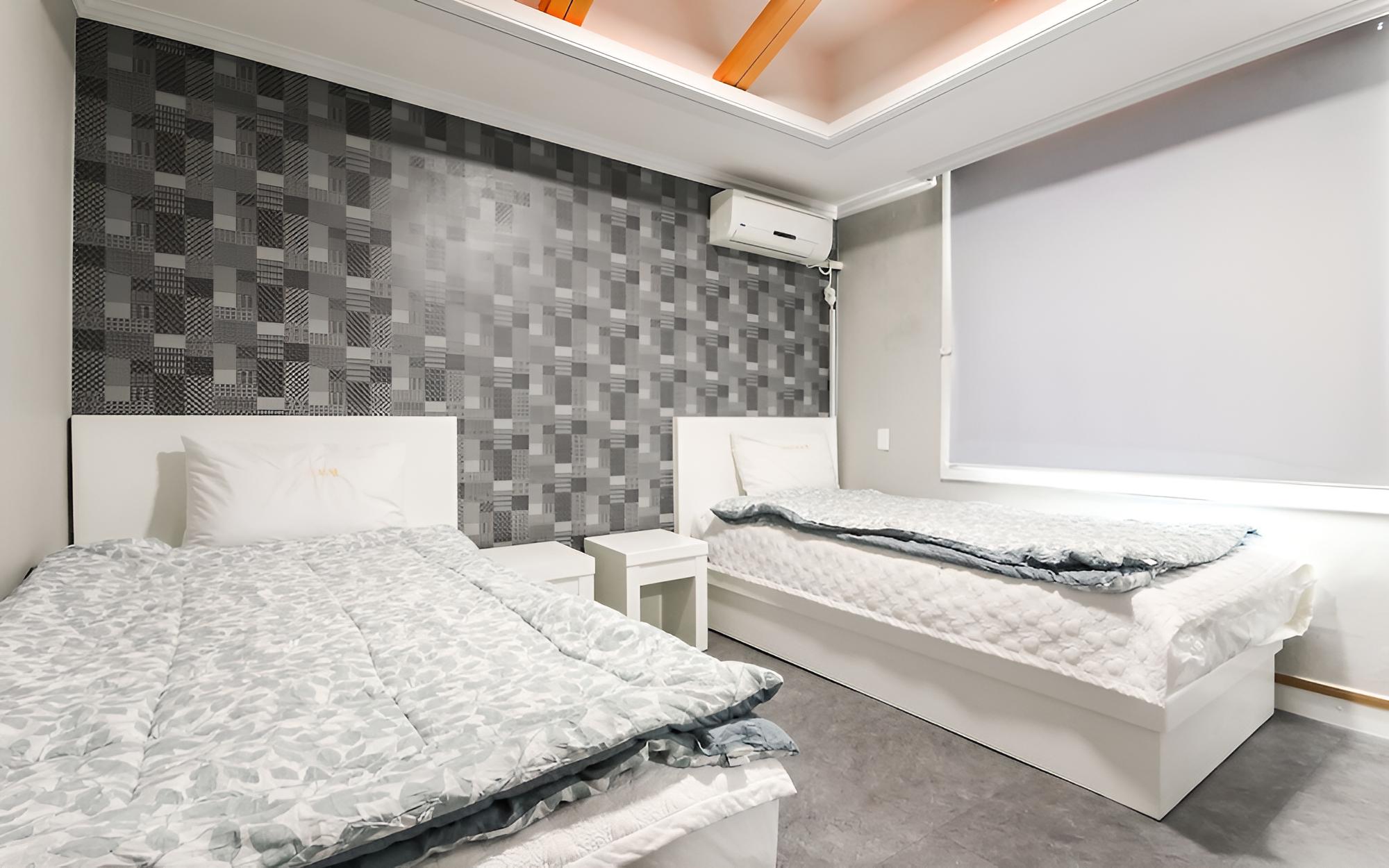 Room (Twin) - Photo 1