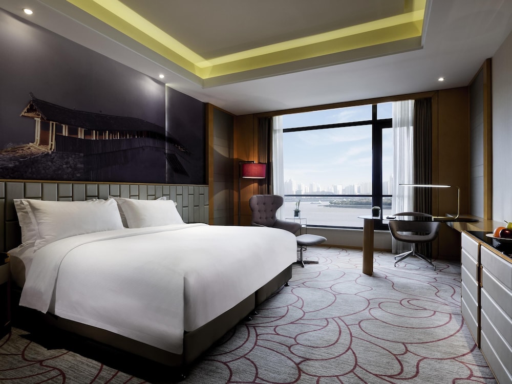 Executive Room, 1 King Bed, Club Lounge Access, River View photo 1
