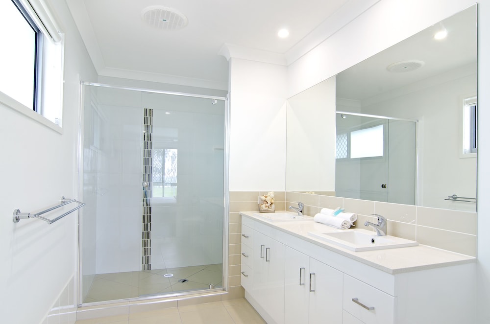 Sentosa at Tugun 5 Bedroom Waterfront photo 3