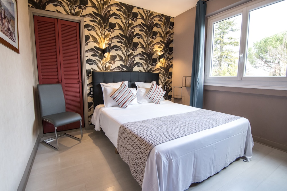Standard Double Room, 1 Queen Bed photo 3