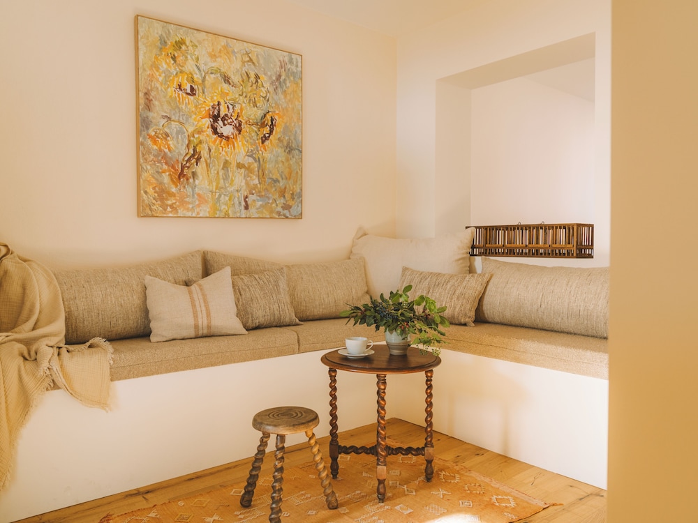 Suite, City View