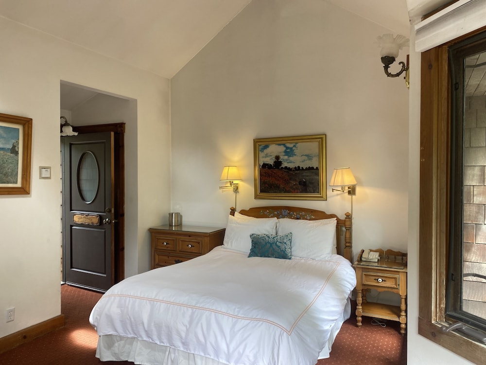 Standard Room, 1 Queen Bed (Monet) photo 1