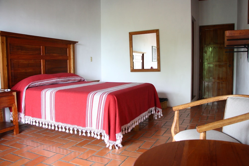 Classic Room, 1 Queen Bed, Non Smoking - Photo 4