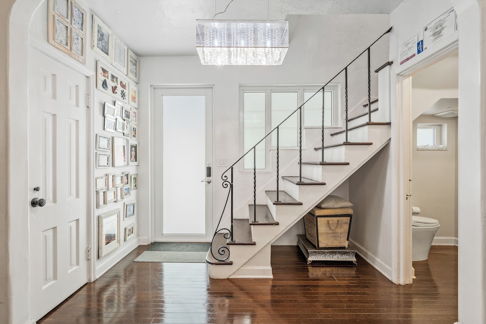 Family Room - Photo 4