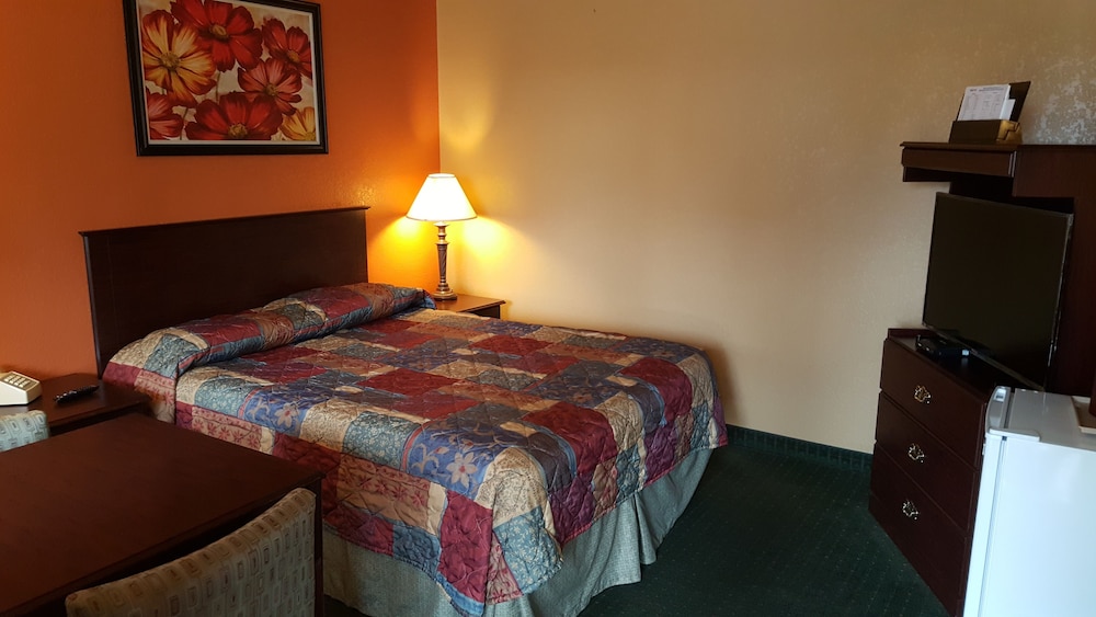 Standard Room, 1 Queen Bed