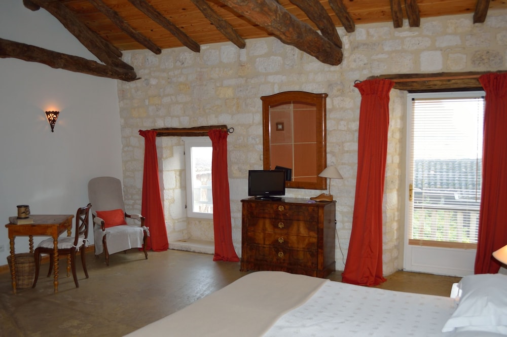 Superior Double Room, Private Bathroom, Pool View (SOLEIL) photo 2