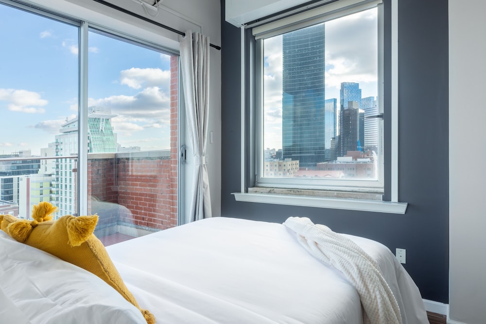 Penthouse Suite - Photo 1