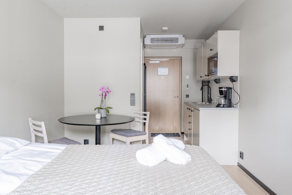 Gardenview Studio (1005)