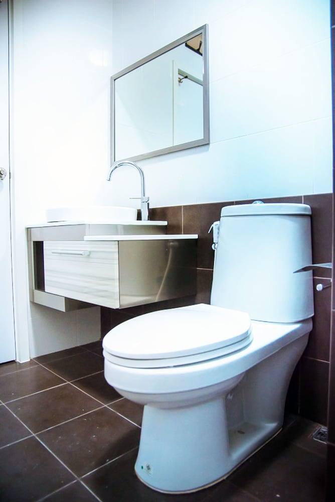 Deluxe Double Room, 1 King Bed, Private Bathroom, Garden View photo 3
