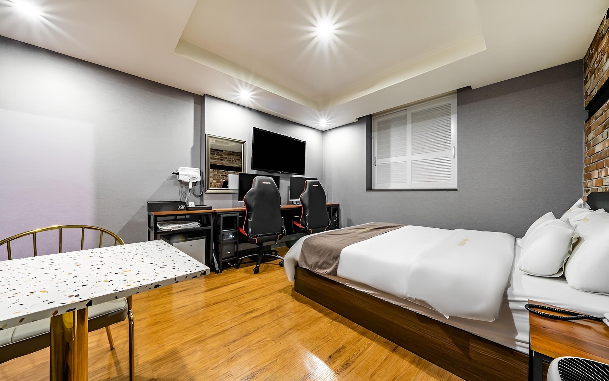 Room (Standard room B (air purifier random ) - Photo 2