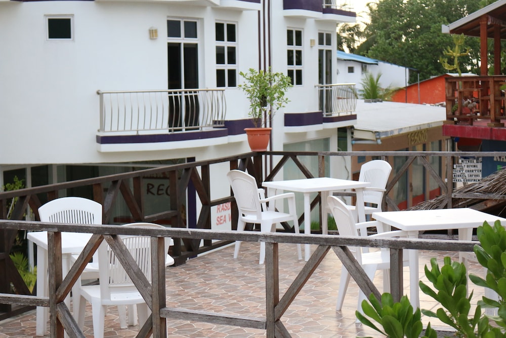 Superior Triple Room, 1 Bedroom, Terrace, City View photo 3