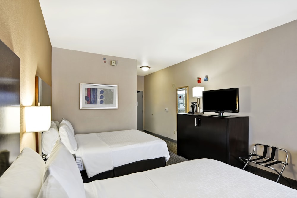Standard Room, 2 Queen Beds - Photo 6