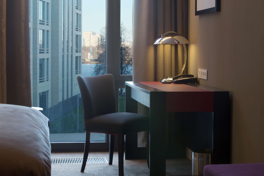 Room, 1 King Bed (French Window)