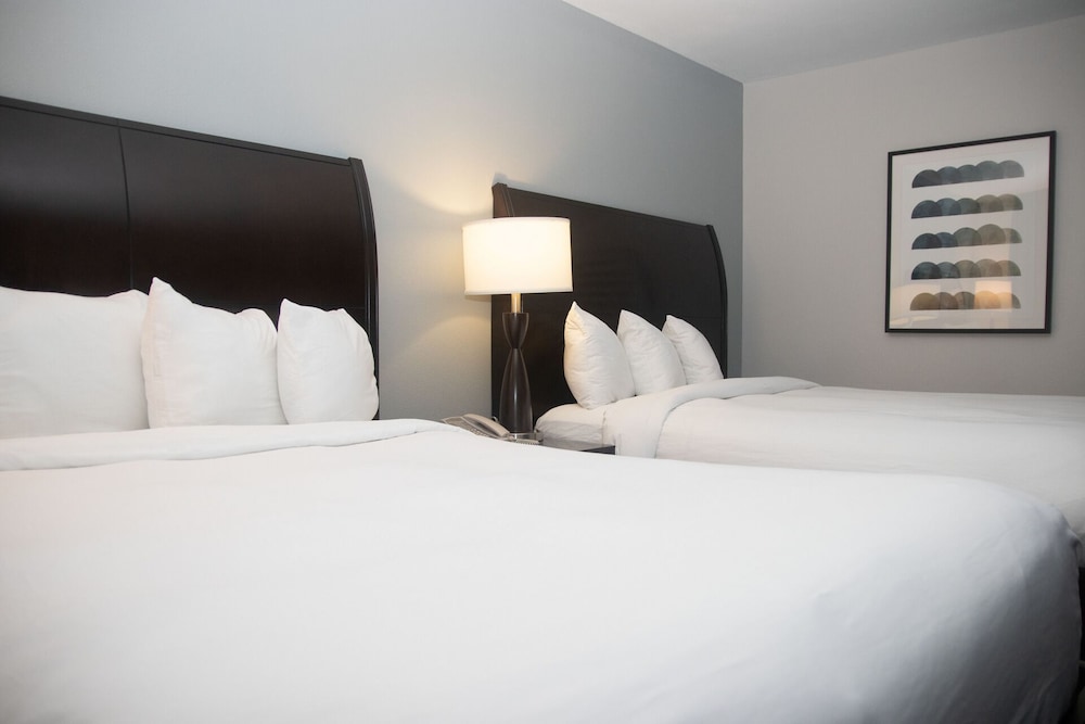 Luxury Room, 2 Queen Beds, Smoking (Newly Renovated) photo 2