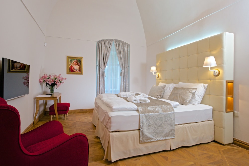 Deluxe Double Room (extra bed, park view, ground floor) photo 3