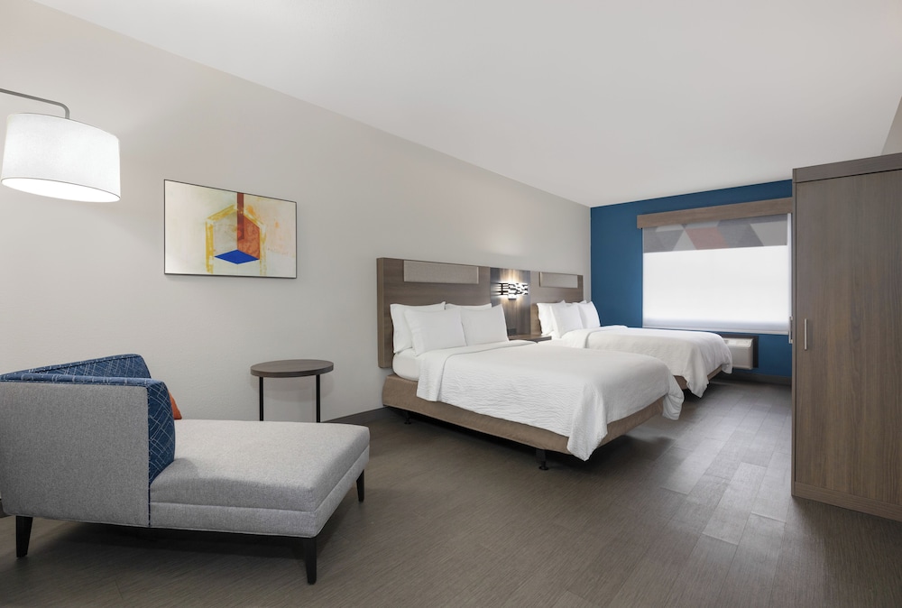 Room, 2 Queen Beds, Accessible, Bathtub photo 2