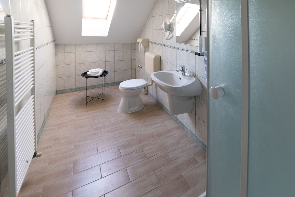Basic Double Room, 1 Double Bed photo 2