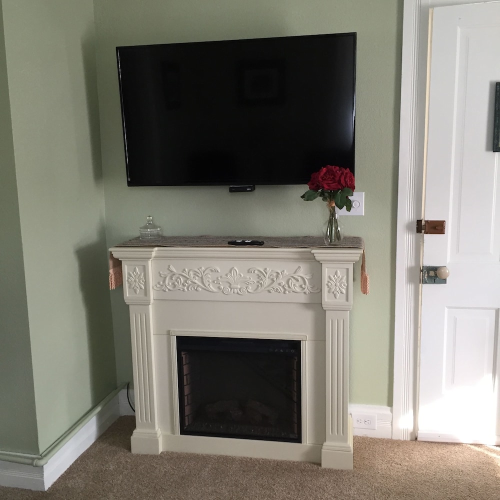 Magnetic Springs Suite photo 2