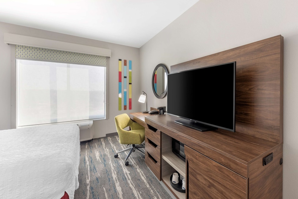 Room, 1 King Bed, Accessible, Bathtub - Photo 6