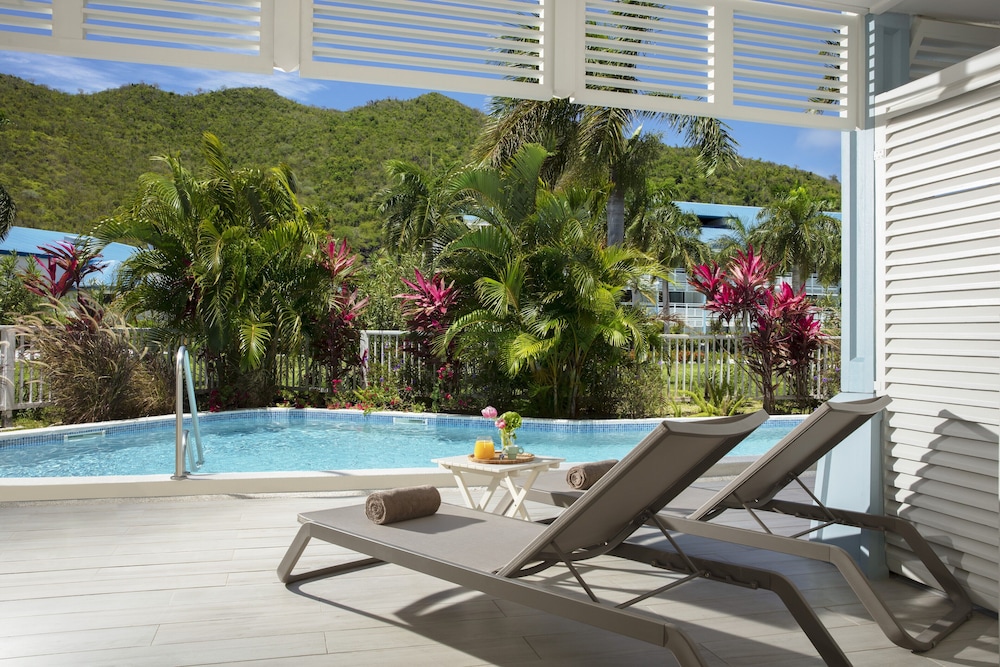 King Bed Suite Pool