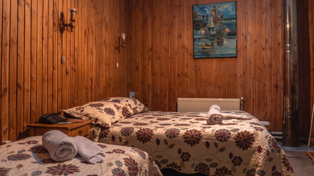 Standard Double Or Twin Room, Multiple Beds, Private Bathroom photo 2
