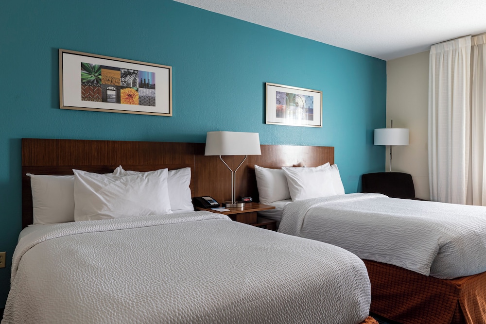 Room, 1 Queen Bed (Mobility/Hearing Accessible, Tub) photo 3