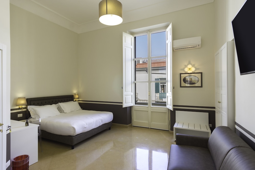 Luxury Suite, Balcony (King)