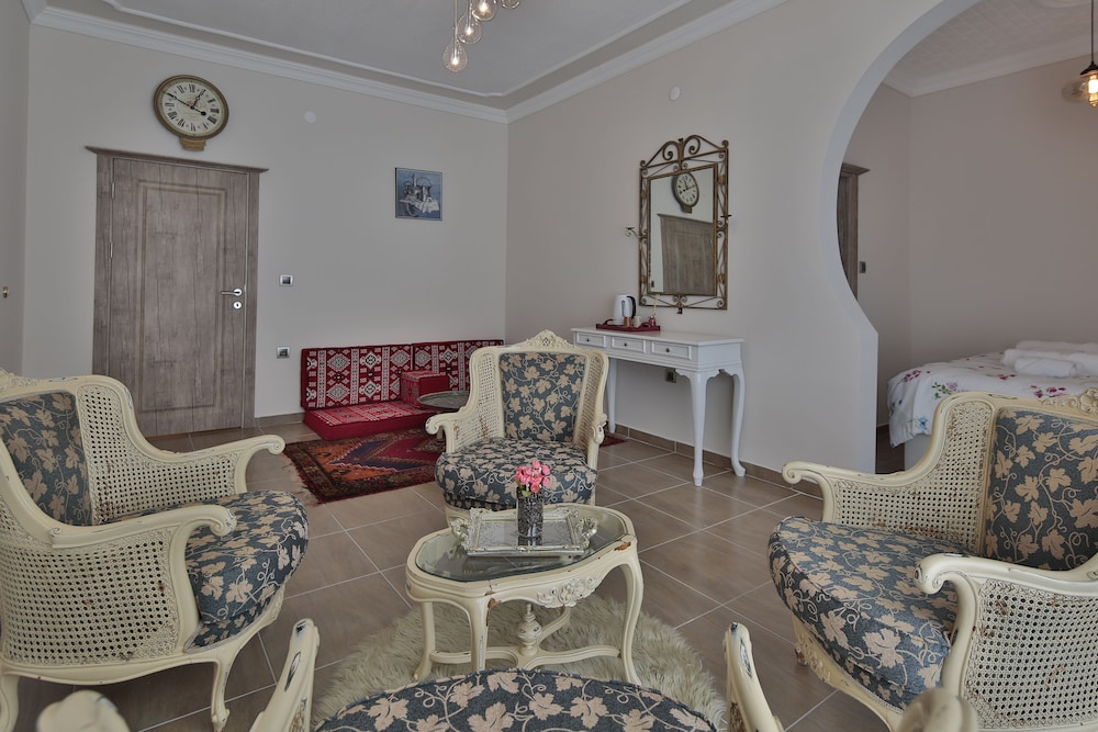 Deluxe Suite photo 1