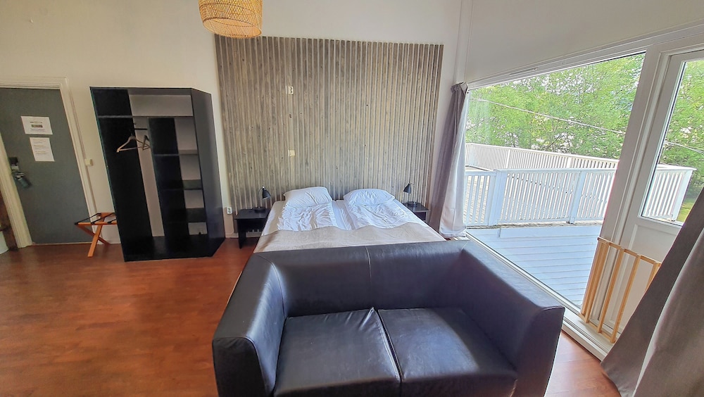 Family Room photo 3